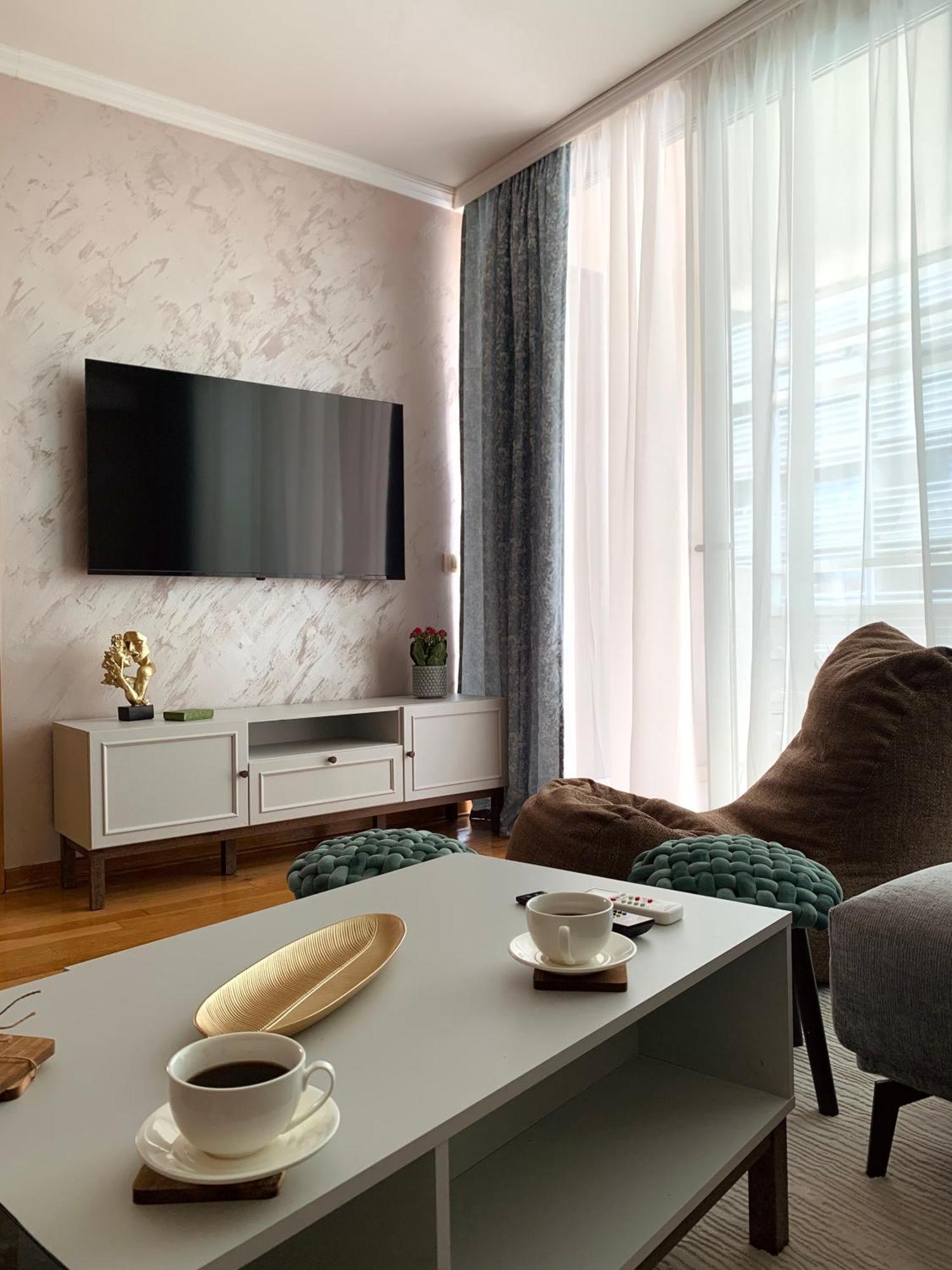 Sky High Apartment *